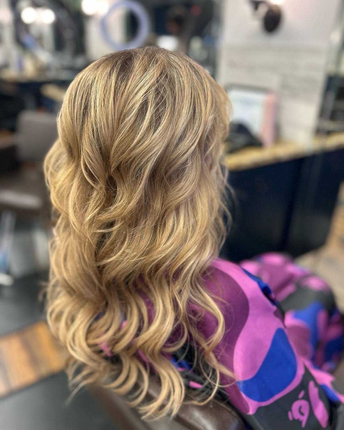 Fresh blonde waves by Hello Beauty Shop